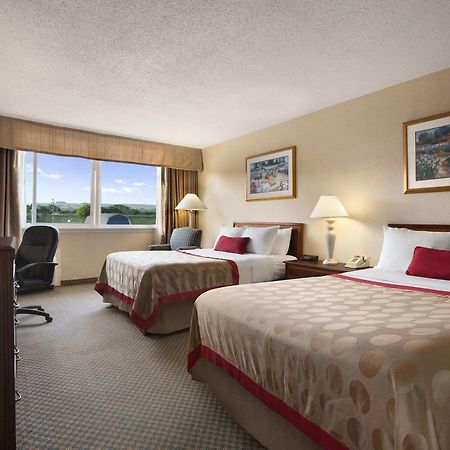 Ramada By Wyndham Cortland Hotel & Conference Center 外观 照片