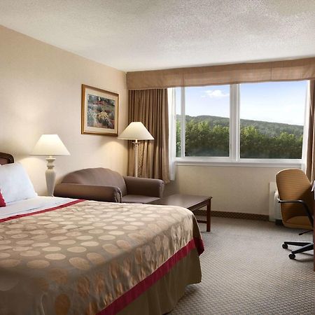 Ramada By Wyndham Cortland Hotel & Conference Center 外观 照片