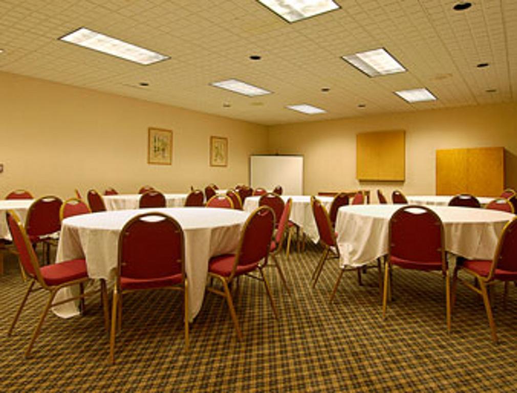 Ramada By Wyndham Cortland Hotel & Conference Center 设施 照片